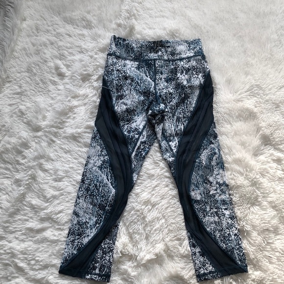 lululemon athletica Pants - Lululemon cropped leggings 21”